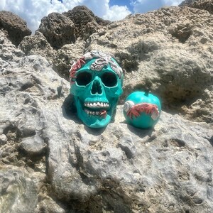 Coastal Halloween Skull With Mini Pumpkin bild 2