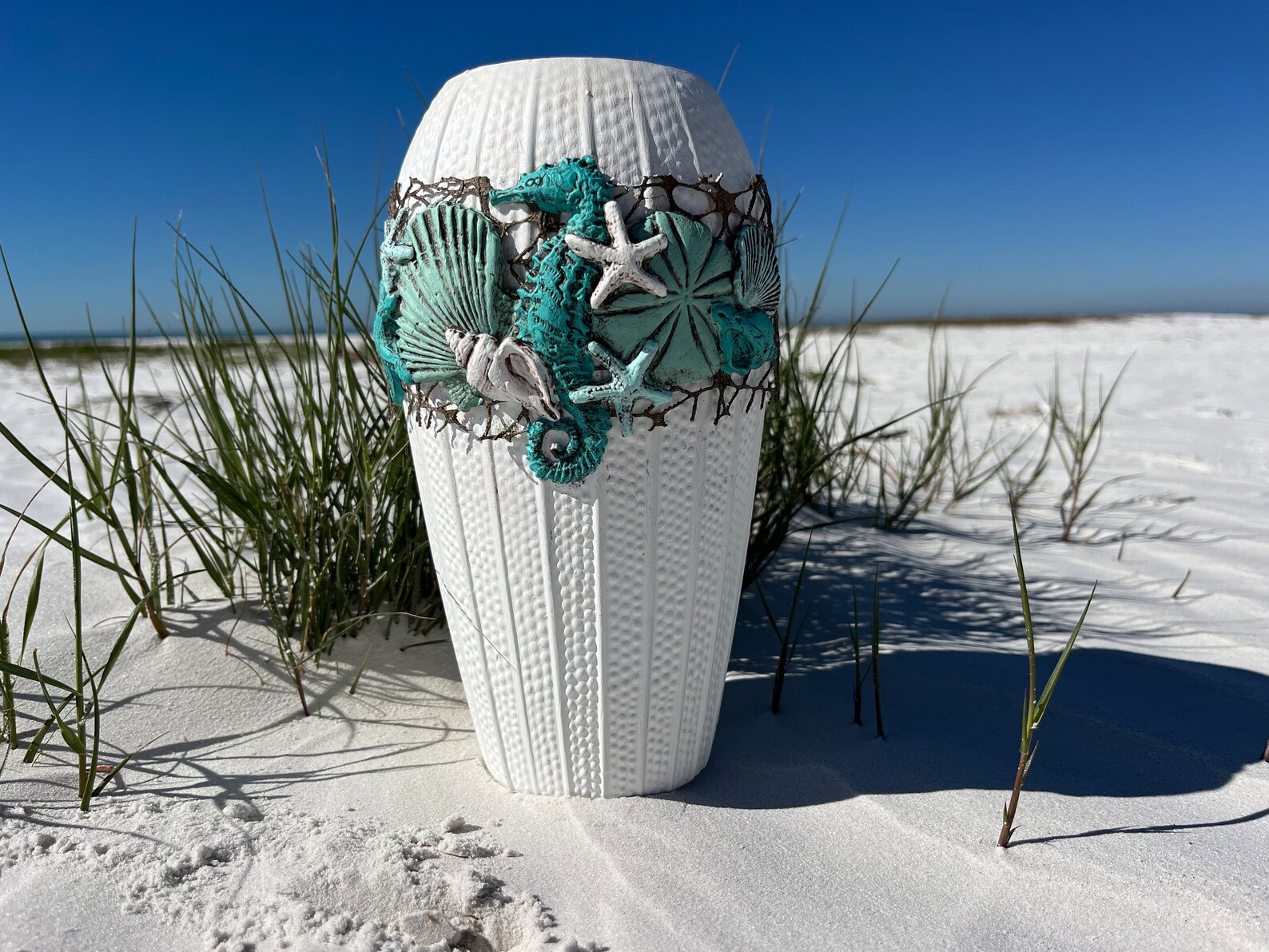 Beachy Vases: Enhance Your Coastal Home with Ocean-Inspired Decor