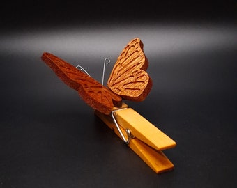 Automate papillon (il bat des ailes lorsque vous appuyez sur la pince à linge !)