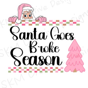 Könnte beinhalten: Ein rosa und weißer Weihnachtsmann, der über einem rosa und grünen karierten Rand mit dem Text "Santa Goes Broke Season" lugt. Rechts im Bild befindet sich ein rosa Weihnachtsbaum.