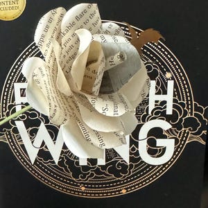 Fourth Wing Book Series Roses, Xaden, Book Flowers, Wedding Flowers, Wedding Bouquets, Paper Flowers, Floral Arrangements, Valentine’s Day