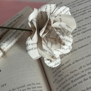 Dark Romance Book Roses, Enemies to Lovers Paper Roses, Handmade from Spicy Dark Romance Books, Fae Romance Decor, Morally Gray Bookish Gift