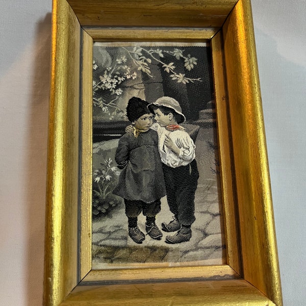 Tissu Soie Ancien – Scène Tissée Avec Couple De Vieillards Et Enfant – Neyret Frères ?