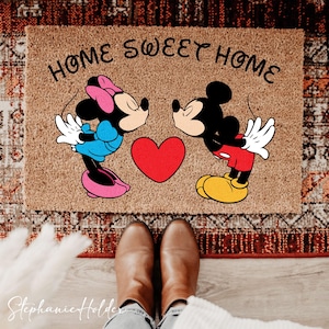 Musse och Mimmi dörrmatta, Home Sweet Home Disney dörrmatta, söt par välkomstmatta, tecknad ytterdörrsmatta, Disney-älskare present, utomhusmatta
