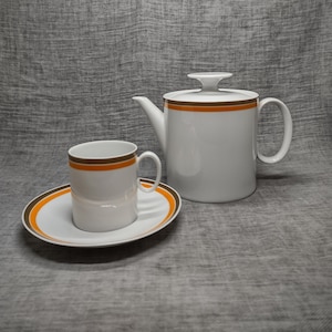 Thomas | Service with 1 Teapot plus 7 Cups and saucers made of white porcelain with a narrow brown and orange border | Vintage