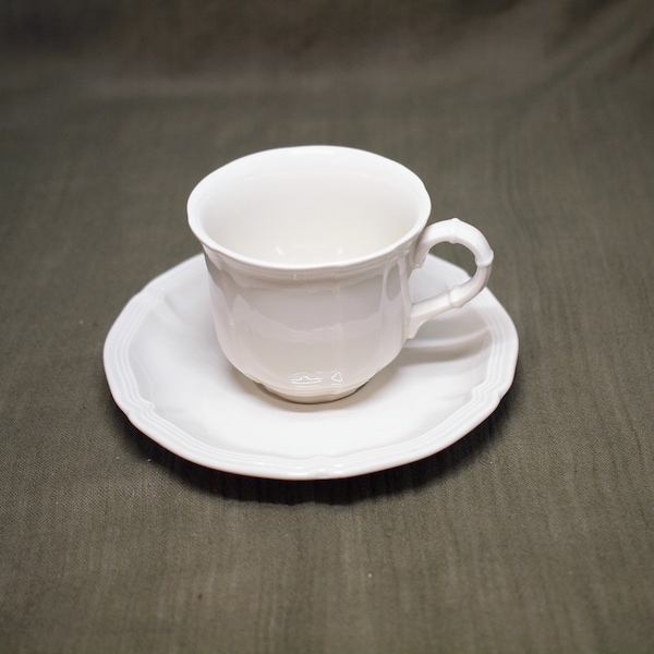 Villeroy & Boch | Multiple Cups and Saucers in classic French white 'Manoir' style Vito porcelain (cup height 7 | saucer diameter 15 cm)