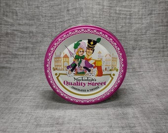 Macintosh's Quality Street | Round (smaller) metal packaging box with lid for fudge (diameter 13.0 cm | height 5.5 cm) | Vintage