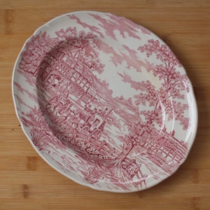Alfred Meakin | Ovale Servierschüssel (Länge 31 cm | Breite 26 cm | Höhe 3 cm) mit dem Motiv „Coaching Days“ in Rosa | Vintage