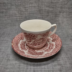 Grindley | Filiżanka (średnica 8,5 cm | wysokość 7,0 cm) i spodek (średnica 14,5 cm | wysokość 2,0 cm) z motywem „English Country Inns” w kolorze różowym | Vintage