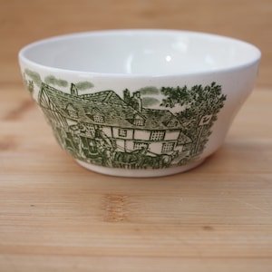J. Broadhurst | Sugar bowl Bowl Bonbonniere (diameter 10.0 cm | height 4.5 cm) 'Swan Inn' motif in green color | Vintage