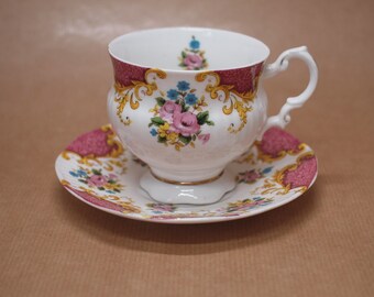 Elizabethan | Several Bone China porcelain cups and saucers in a lush, sparkling and very colorful floral pattern Vintage