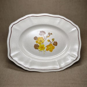 Kensington Ironstone | Scalloped oval bowl (length 31 | width 24.5 | height 3 cm) cream with brown trim ocher Floral motif | Vintage