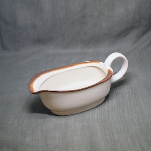 Cadnium Pruskow | Sauce boat Gravy boat (length 21.0 cm | height 7.0 cm) quality earthenware in creamy white, beige and brown colors | Vintage