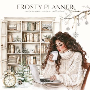 K&ouml;nnte beinhalten: Eine Aquarell-Illustration einer Frau, die an einem Schreibtisch mit einem Laptop, einer Tasse Kaffee und einem B&uuml;cherregal hinter ihr sitzt. Die Frau hat langes braunes Haar und tr&auml;gt einen wei&szlig;en Pullover. Die Illustration spielt in einer gem&uuml;tlichen Winterszene mit einem kleinen Kiefernbaum und einem alten Wecker.