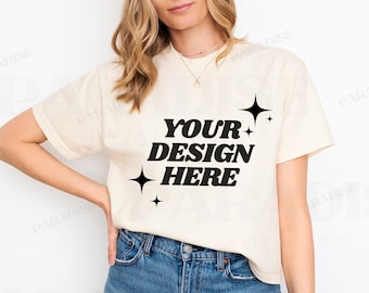 Comfort Colors 3023CL Elfenbein Mockup, Crop T-Shirt Mockups, einfaches kurzes T-Shirt Mock-Up, echtes Modell weißer Hintergrund 3023 TShirt MockUp