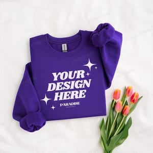Gildan 18000 Lila tröja Mockup, Vikt Rundkragetröja Flat Lay, Vårblomma Mockup, Riktigt Foto