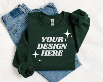 Maquette de sweatshirt Gildan 18000 Forest, maquette de pull ras du cou plat vert plié, maquettes de style simple, maquette de pull Gildan Flatlay G180