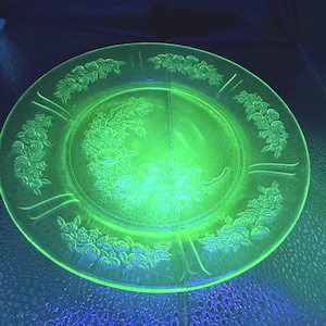 Mayfair Open Rose Hocking glass green radium plate