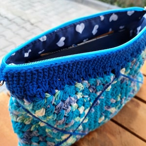 Granny Square Crochet Clutch, All Day Toiletry Pouch, Cosmetic Bag in Boho Style,Zipper Pouch,with leather handle