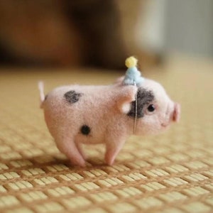 3-Inch Mini Decor Needle Felted Pig,Felted Animal Sculpture,Feld Pig Ornament,Custom Pet Portrait, Dollhouse Miniature,Christmas present