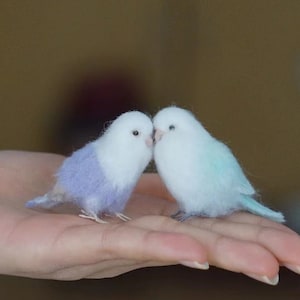 3-Inch Mini Decor Needle Felted Parrot, Felted Animal Sculpture, Feld Parrot Ornament, Housewarming Gift, Dollhouse Miniature,Gift for Birds