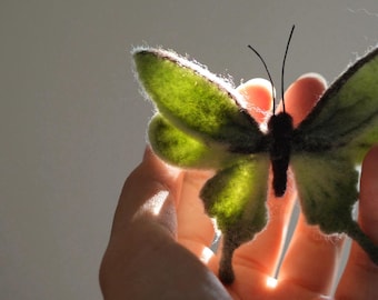 Farfalla decorativa in feltro ad ago – Statuetta di insetto in feltro di lana realizzata a mano – Regalo in miniatura ispirato alla natura, regalo per la festa del papà