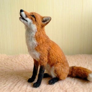 Zorro rojo de fieltro con aguja – Arte de vida silvestre en lana hecho a mano, escultura de animales del bosque, decoración única para cabaña, regalo de la naturaleza, regalo para el Día del Padre