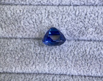 トリートメント Sapphire GUILD Certified 7.76ct Vivid Cornflower Blue Sapphire From