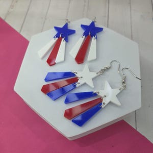 Patriotic Shooting Star Acrylic Dangle Earrings – Sparkle for Independence Day! | Red, White & Blue