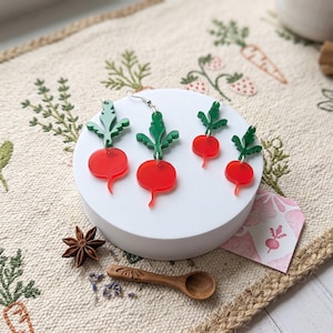 Boucles d'oreilles radis et betterave : bijoux en acrylique faits main en forme de légumes
