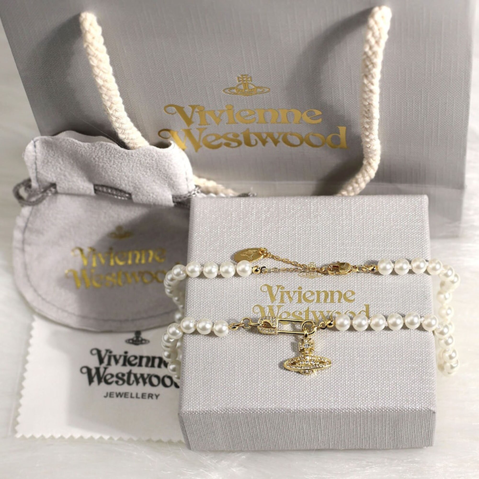 Louis Vuitton M01295 LV Love Vivienne Pendant , Silver, One Size