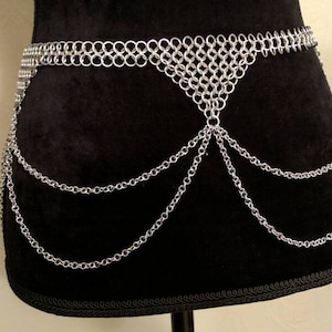 Chainmaille dames/meisjes zilveren riem, metalen ketting gelaagde hoge taille kettingriem, lichaamssieraden, driehoekige design kettingriem, vintage riem