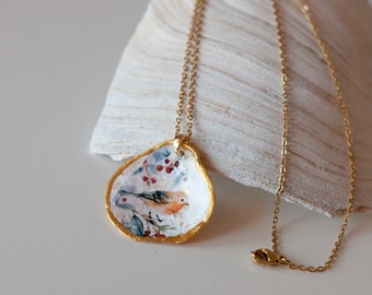 Joyful Sea Shell Necklace: Handmade Pendant with Winter Bird - Charming Christmas Gift to Celebrate the Spirit of the Ocean