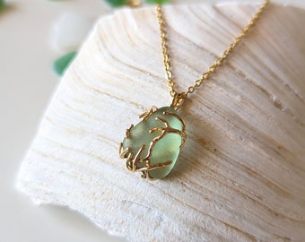 Charming Ocean Schmuck: Handgemachte Meerglas Kette, Goldener Anhänger mit Meerglas, Muttertag Meer Schmuck Geschenk, Meer und Ozean Liebhaber Geschenk