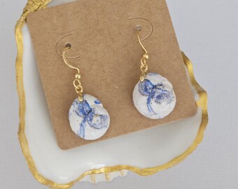Orecchini a conchiglia fatti a mano, decoupage con uccellino blu, gioielli ipoallergenici