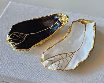 Set of 2 Black & White Gold Ornament Oyster Shell Trinket Dish, Ring or Jewellery Dish, Proposal Gift,  Decorative Kintsugi Style Ring Plate