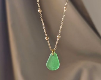 Handgefertigte Meerglas Halskette, Vergoldeter Anhänger mit Meerglas, Festliches Meer Schmuck Geschenk, Perfekt für Meer und Ozean Enthusiasten, Geschenk für Sie