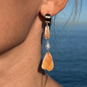 Boucles d'oreilles pendantes en coquillage naturel et perles d'eau douce