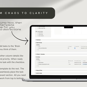 Pode incluir: Uma tela de laptop exibindo um modelo de gerenciamento de tarefas com uma lista de tarefas categorizadas como "Rotinas", "Cr&iacute;tico-Vencido", "Fazer agora", "Adiar e planejar", e "Pedir ajuda". O texto "Brain Dump Now, then let our template prioritize for you to avoid distractions" &eacute; vis&iacute;vel no lado esquerdo da tela.