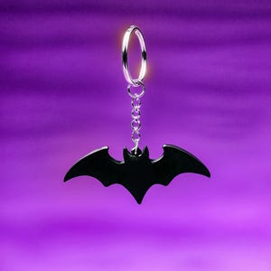 Spooky Halloween Keychain | Unique Vampire Bat Charm Gift | Gothic Bat Keychain | 3D Printed Accessory