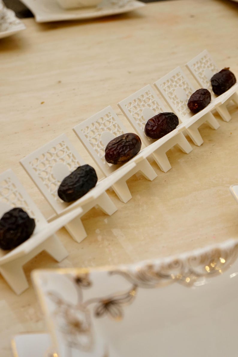Ramadan Date Stand – 3D-Printed Islamic Table Décor – Elegant Eid, Wedding & Celebration Centerpiece – Customizable Design