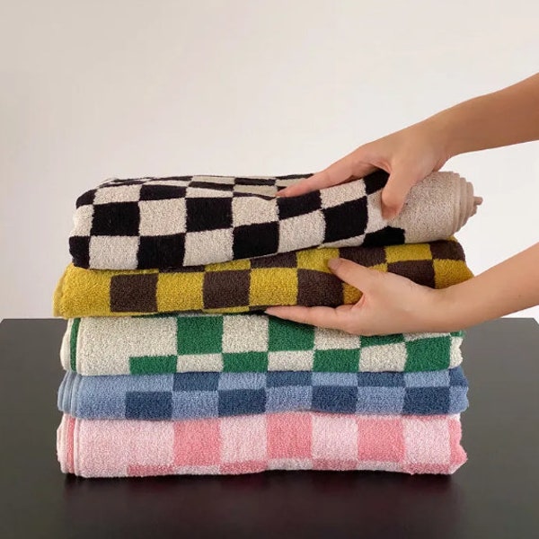 Retro Checkerboard Bath Towels | Soft and Absorbent