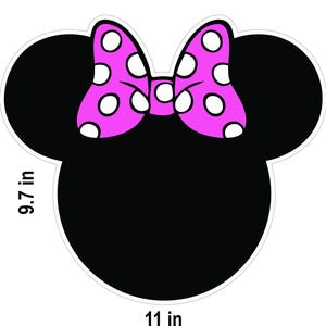 Puede incluir: Un dise&ntilde;o negro con forma de cabeza de Minnie Mouse con un lazo rosa con lunares blancos. El dise&ntilde;o mide 27,9 cm de ancho y 24,6 cm de alto. El dise&ntilde;o est&aacute; sobre un fondo blanco.