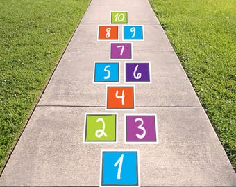 Juego de 10 calcomanías texturizadas para suelo con diseño de rayuela – 30 x 23 cm (12" x 9"). Adhesivos removibles para acera.