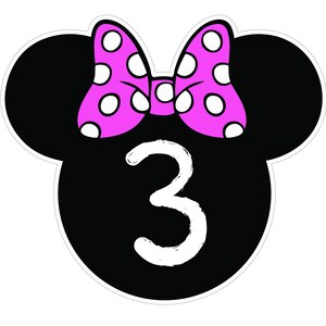 Puede incluir: Una forma de cabeza de rat&oacute;n negra con un contorno blanco, con un lazo rosa con lunares blancos en la parte superior. El n&uacute;mero "3" es blanco, centrado debajo del lazo. Adecuado para decoraciones de fiesta de cumplea&ntilde;os.