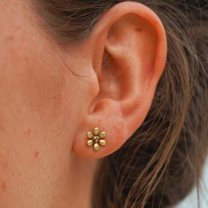 Orecchini a bottone 'Surya', a forma di sole, oro, senza nichel, ottone, orecchini in filigrana, delicati, estivi, boho, bohémien, terrosi, regalo per lei, leggeri, graziosi