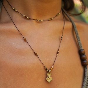 Kette Tribal "Trïnea" filigran Tigerauge Makramee Boho Halskette Edelstein Messing Layer fein Hippie Festival Bohemian Geschenk Gold Sonne