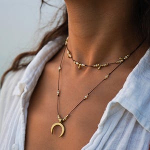 Kette Mond "Arïa" Perlmutt Muschel weiß filigran Makramee Boho Halskette Edelstein Messing Layer Hippie Festival Bohemian Geschenk Gold fein
