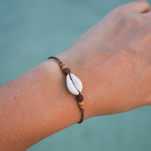Armband "Lemaya" Kauri Muschel Holz Perlen Makramee Boho Schmuck filigran Edelstein Sonne Hippie Festival Bohemian Geschenk Tribal Sommer