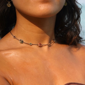 Collar "Pasiona", diseño floral, delicado jaspe ágata india, gema marrón bohemia, latón colorido, sol, terroso, macramé, verano, hada, étnico